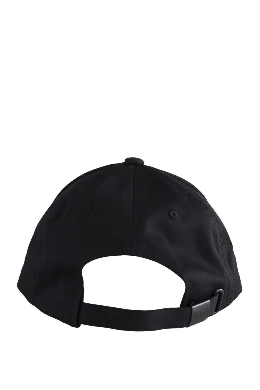 Gorra negra con logotipo negro en relieve