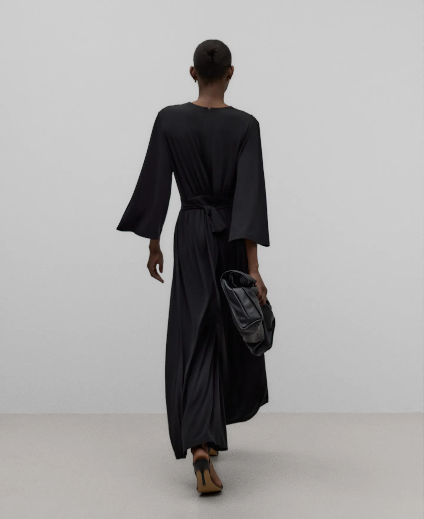 Long black jumpsuit woman