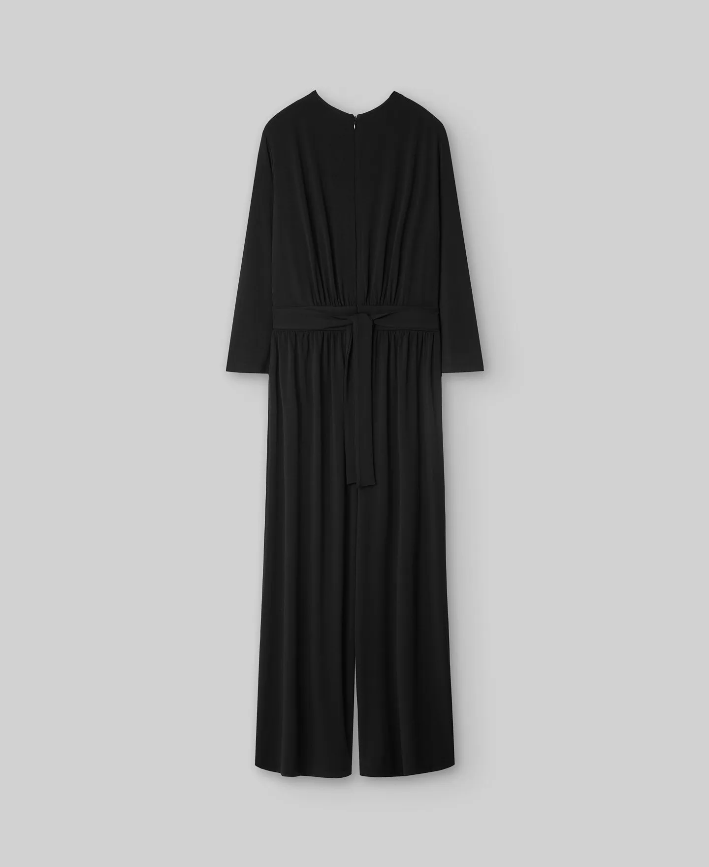 Long black jumpsuit woman